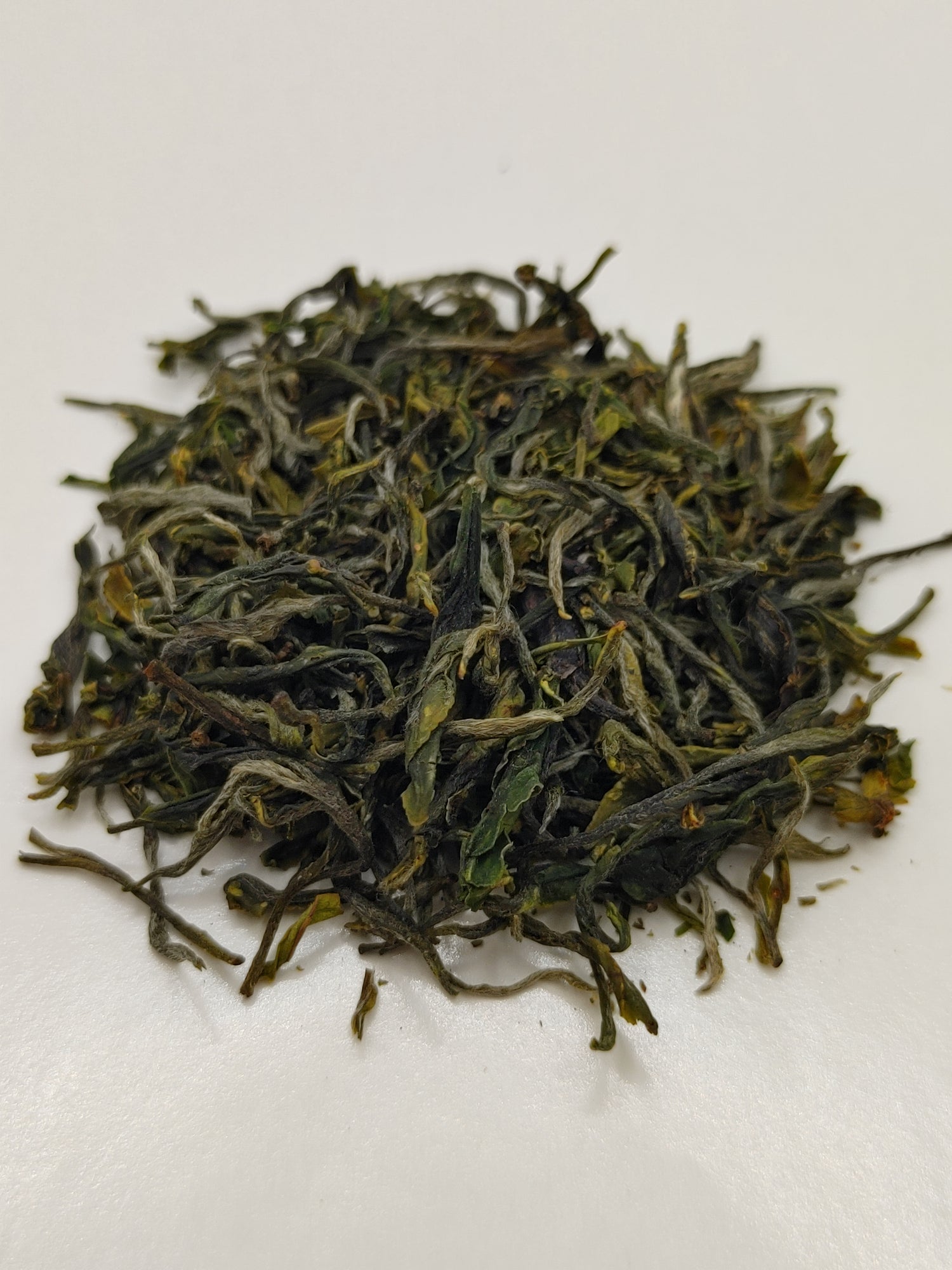 Picture of dry green tea leaves, Yun Wu.